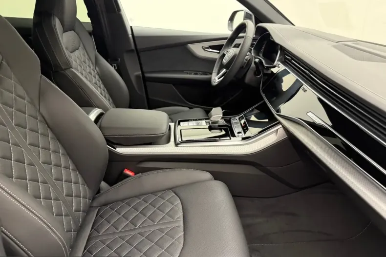 Audi Q8 din 2025 cu 7.000 km - oferta AUD248562 - foto 3