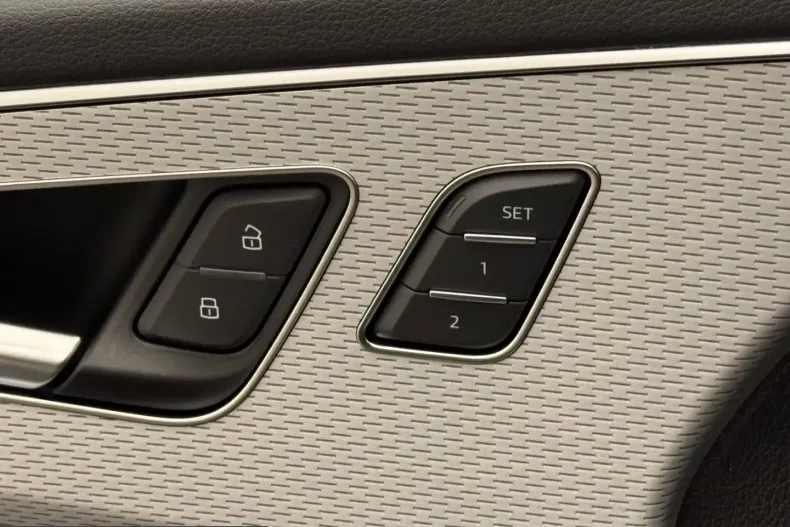 Audi Q8 din 2025 cu 7.000 km - oferta AUD248562 - foto 6