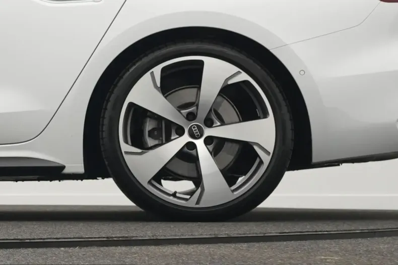 Audi A5 din 2025 cu 6.200 km - oferta AUD248576 - foto 50