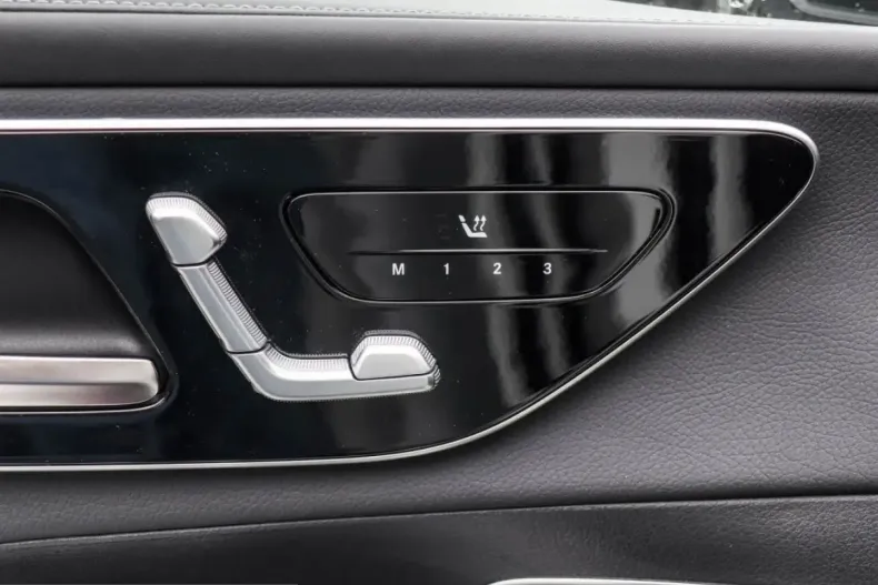 Mercedes-Benz GLC 300 (Clasa GLC) din 2025 cu 22.500 km - oferta MER248580 - foto 12