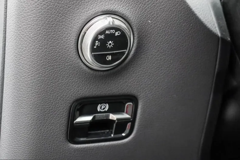 Mercedes-Benz GLC 300 (Clasa GLC) din 2025 cu 22.500 km - oferta MER248580 - foto 15