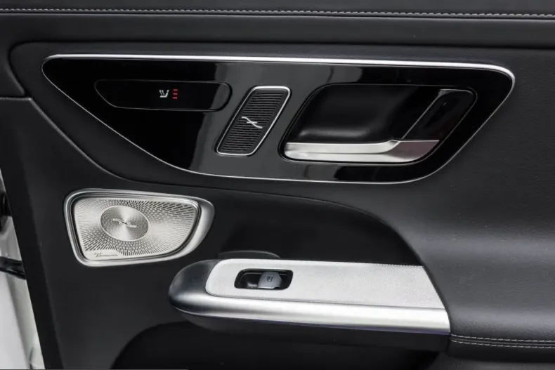Mercedes-Benz GLC 300 (Clasa GLC) din 2025 cu 22.500 km - oferta MER248580 - foto 17