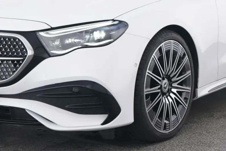Mercedes-Benz E 450 (Clasa E) din 2025 cu 10.949 km - oferta MER248584 - foto 4