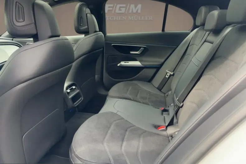 Mercedes-Benz E 220 (Clasa E) din 2025 cu 10.206 km - oferta MER248589 - foto 7