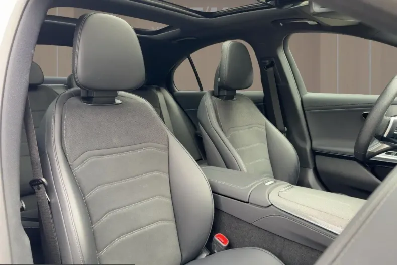 Mercedes-Benz E 220 (Clasa E) din 2025 cu 10.206 km - oferta MER248589 - foto 18