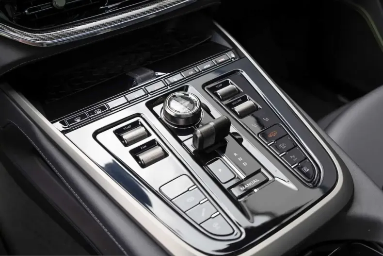 Aston Martin DBX din 2025 cu 10.890 km - oferta AST248602 - foto 19