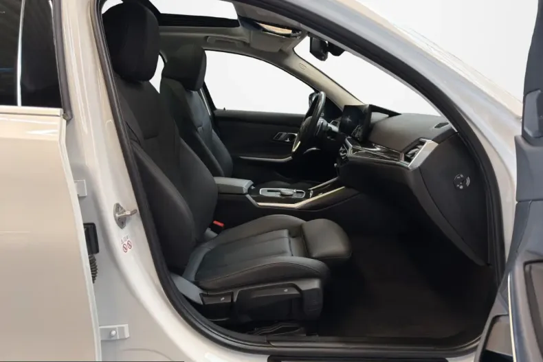 BMW 320 (Seria 3) din 2023 cu 84.700 km - oferta BMW248612 - foto 11