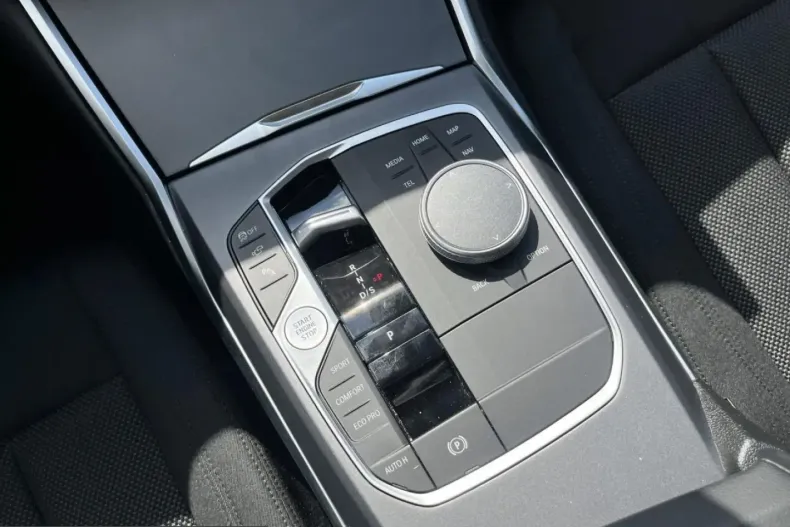 BMW 318 (Seria 3) din 2025 cu 5.931 km - oferta BMW248617 - foto 7