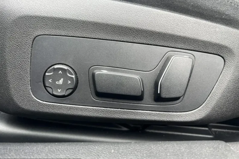 BMW 318 (Seria 3) din 2025 cu 5.931 km - oferta BMW248617 - foto 10