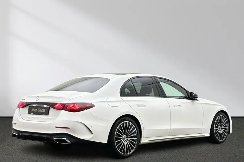 Mercedes-Benz E 220 (Clasa E) din 2025 cu 24.289 km - oferta MER248624 - foto 4