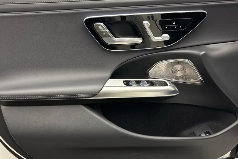 Mercedes-Benz E 220 (Clasa E) din 2025 cu 24.289 km - oferta MER248624 - foto 16