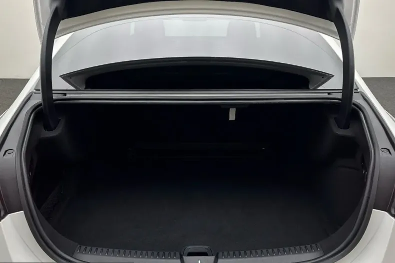 Mercedes-Benz E 220 (Clasa E) din 2025 cu 24.289 km - oferta MER248624 - foto 17