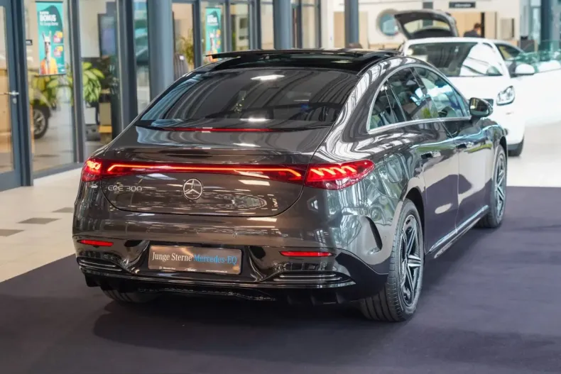 Mercedes-Benz EQE (Clasa E) din 2025 cu 10.114 km - oferta MER248650 - foto 3