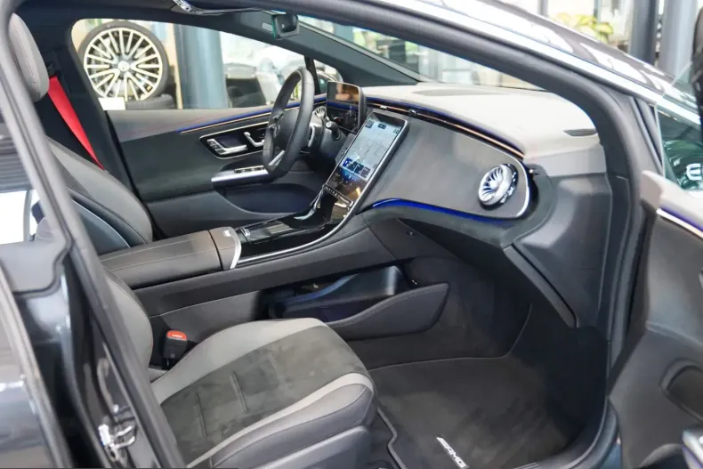 Mercedes-Benz EQE (Clasa E) din 2025 cu 10.114 km - oferta MER248650 - foto 10