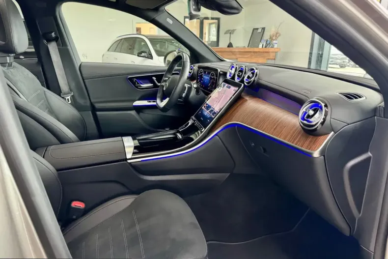 Mercedes-Benz GLC 300 (Clasa GLC) din 2024 cu 9.900 km - oferta MER248655 - foto 9