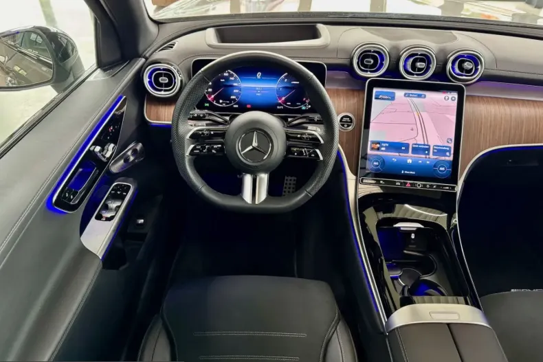 Mercedes-Benz GLC 300 (Clasa GLC) din 2024 cu 9.900 km - oferta MER248655 - foto 12