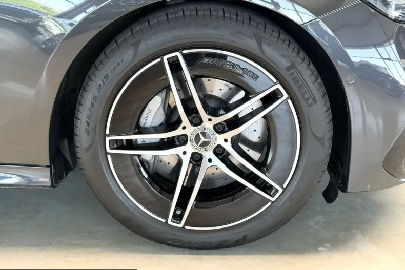 Mercedes-Benz E 220 (Clasa E) din 2025 cu 15.400 km - oferta MER248660 - foto 17