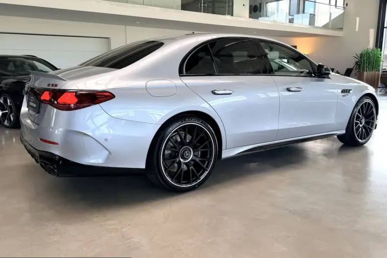 Mercedes-Benz E 53 AMG (Clasa E) din 2025 cu 3.500 km - oferta MER248661 - foto 6