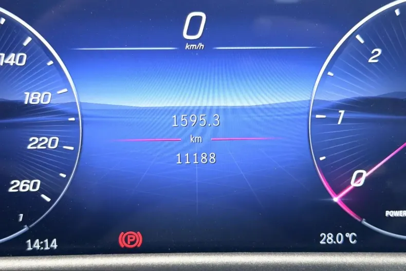 Mercedes-Benz E 220 (Clasa E) din 2025 cu 11.100 km - oferta MER248663 - foto 7
