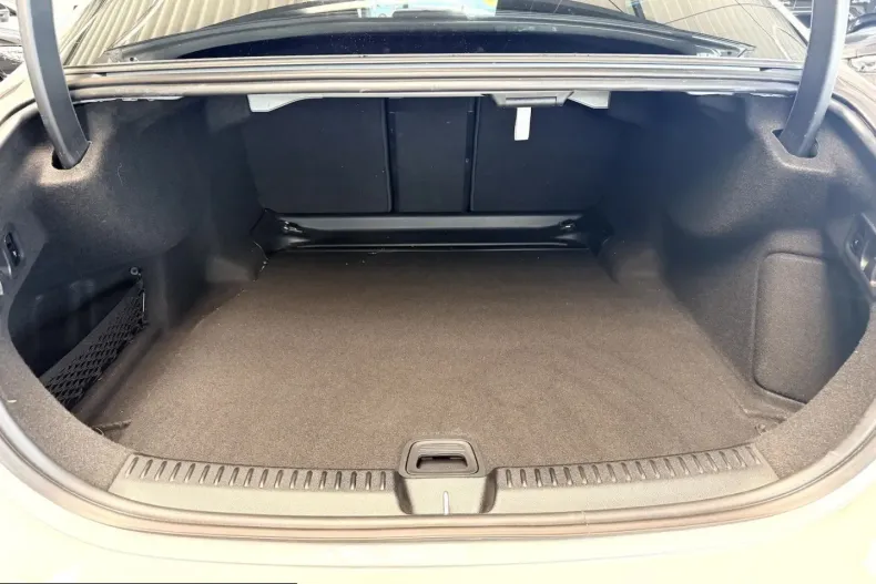 Mercedes-Benz E 220 (Clasa E) din 2025 cu 11.100 km - oferta MER248663 - foto 14