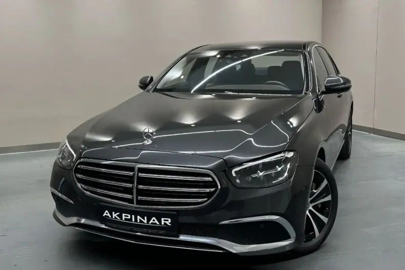 Mercedes-Benz E 300 (Clasa E) din 2022 cu 73.000 km - oferta MER248682 - foto 1