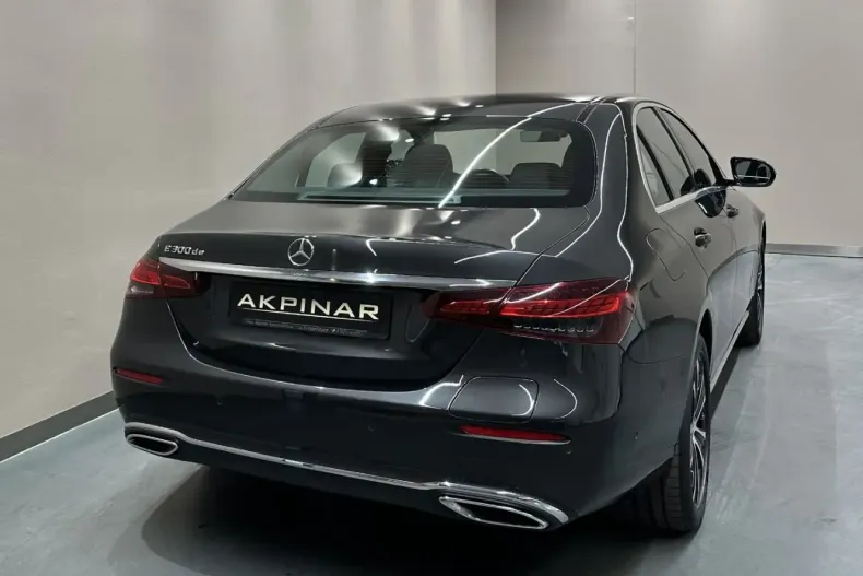 Mercedes-Benz E 300 (Clasa E) din 2022 cu 73.000 km - oferta MER248682 - foto 4
