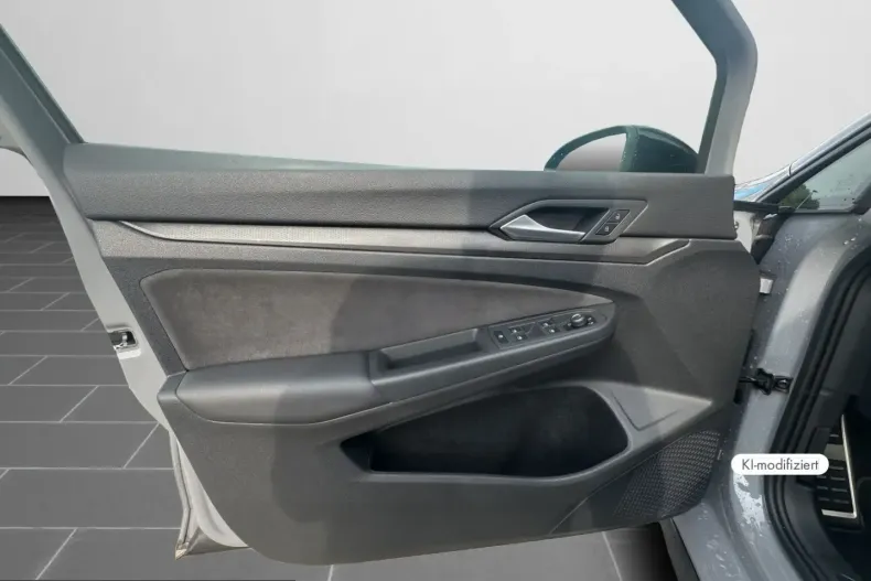 Volkswagen Golf din 2023 cu 24.002 km - oferta VOL248690 - foto 13