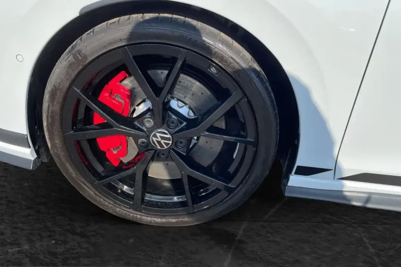 Volkswagen Golf din 2023 cu 47.322 km - oferta VOL248692 - foto 4