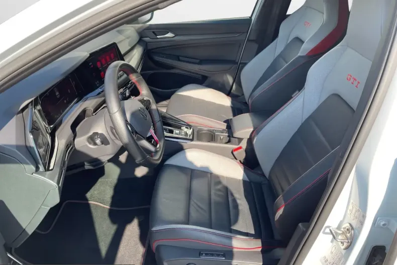Volkswagen Golf din 2023 cu 47.322 km - oferta VOL248692 - foto 6
