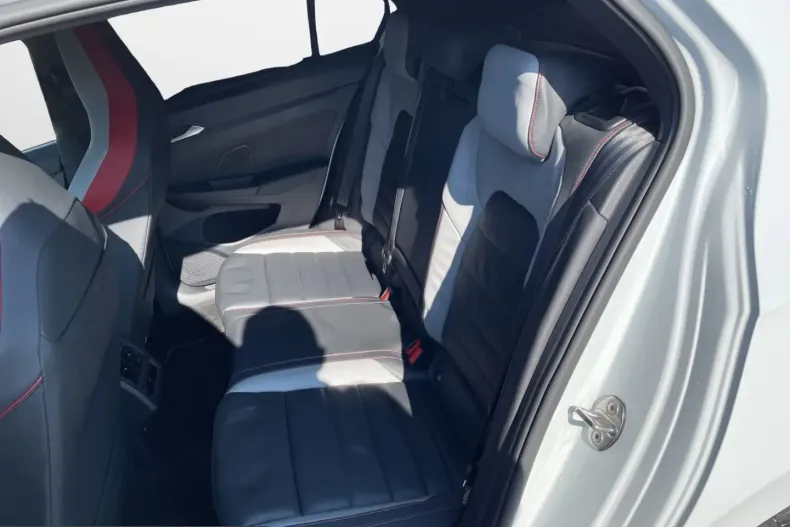 Volkswagen Golf din 2023 cu 47.322 km - oferta VOL248692 - foto 10