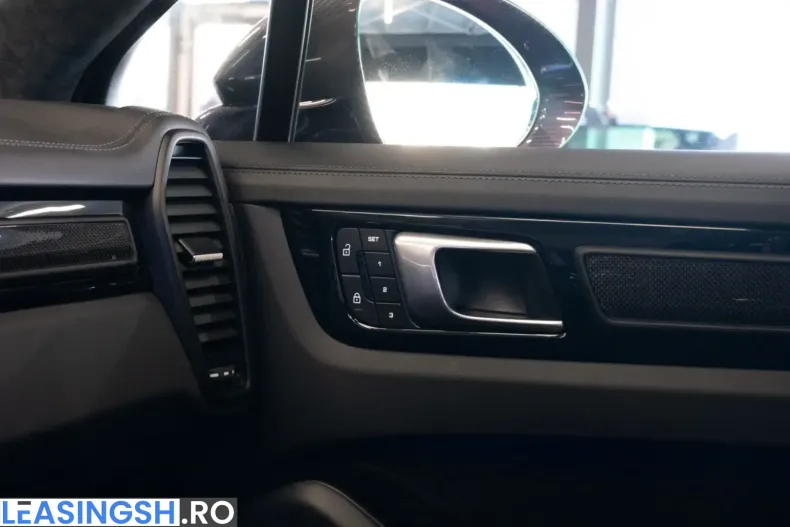Porsche Cayenne din 2023 cu 41.916 km - oferta POR248709 - foto 41