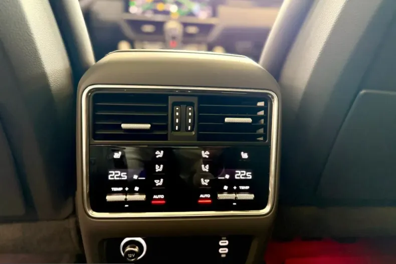 Porsche Cayenne din 2023 cu 82.369 km - oferta POR248721 - foto 11