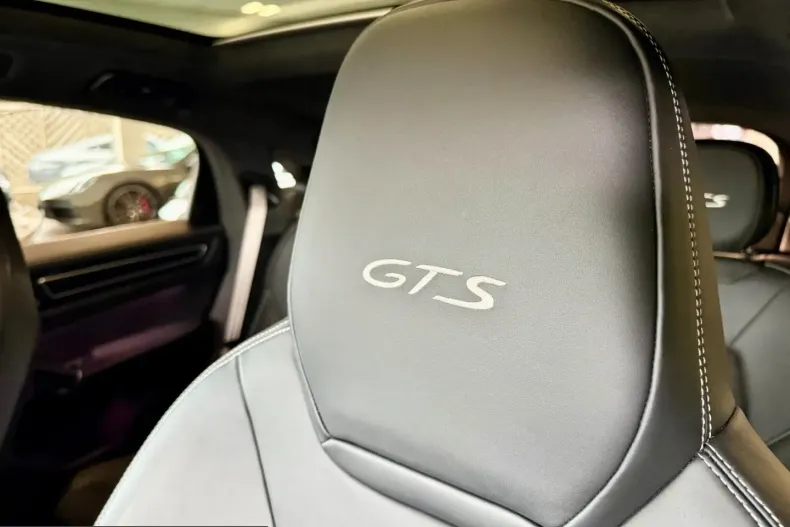 Porsche Cayenne din 2023 cu 76.126 km - oferta POR248722 - foto 7