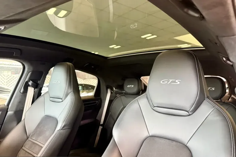 Porsche Cayenne din 2023 cu 76.126 km - oferta POR248722 - foto 8