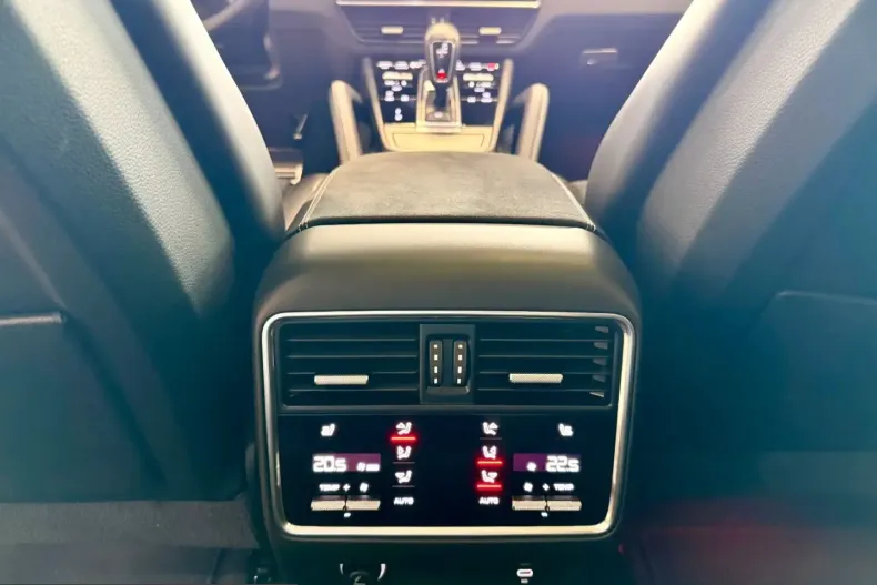 Porsche Cayenne din 2023 cu 76.126 km - oferta POR248722 - foto 11