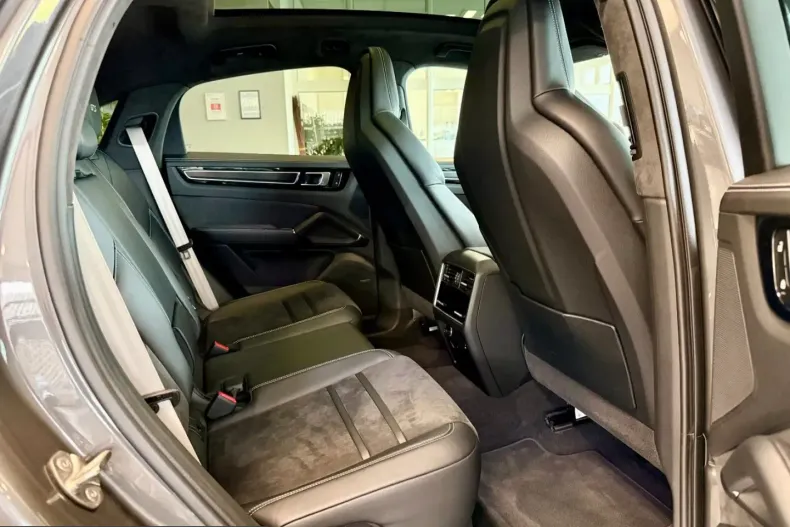 Porsche Cayenne din 2023 cu 76.126 km - oferta POR248722 - foto 13