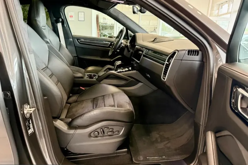 Porsche Cayenne din 2023 cu 76.126 km - oferta POR248722 - foto 14
