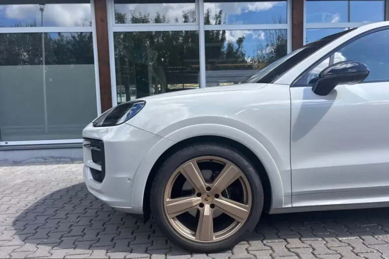 Porsche Cayenne din 2023 cu 67.345 km - oferta POR248725 - foto 28