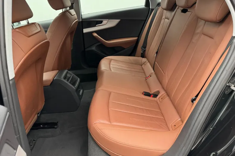 Audi A4 Limuzina din 2020 cu 138.210 km - oferta AUD248741 - foto 11
