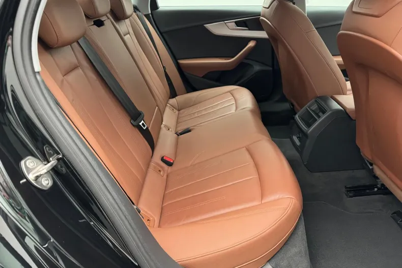Audi A4 Limuzina din 2020 cu 138.210 km - oferta AUD248741 - foto 12