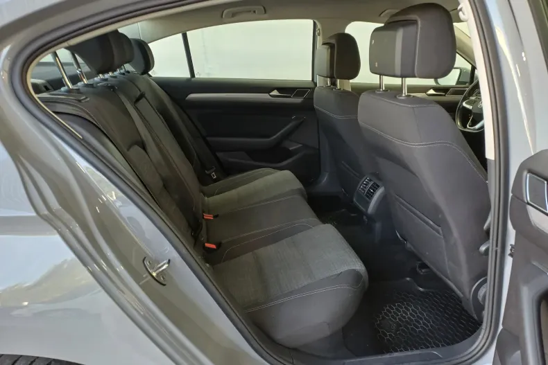 Volkswagen Passat din 2022 cu 80.755 km - oferta VOL248774 - foto 31