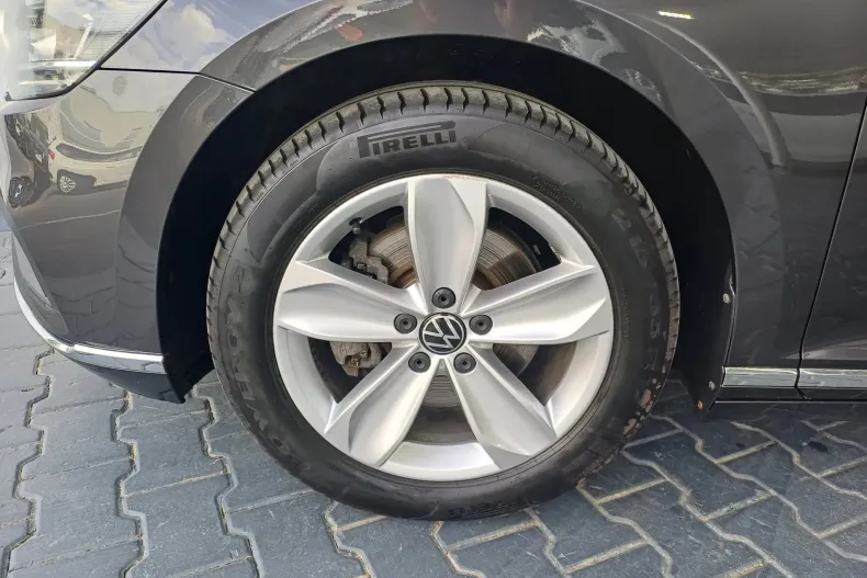 Volkswagen Passat din 2022 cu 60.996 km - oferta VOL248775 - foto 4