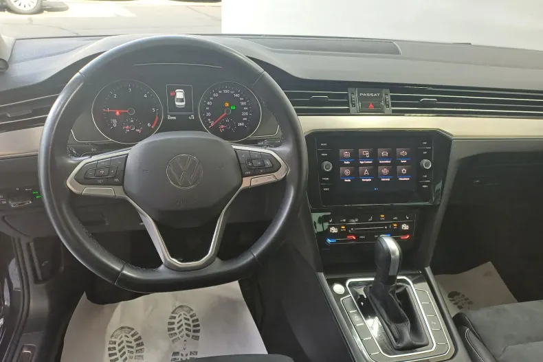 Volkswagen Passat din 2022 cu 60.996 km - oferta VOL248775 - foto 6