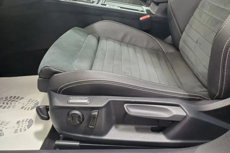 Volkswagen Passat din 2022 cu 60.996 km - oferta VOL248775 - foto 10