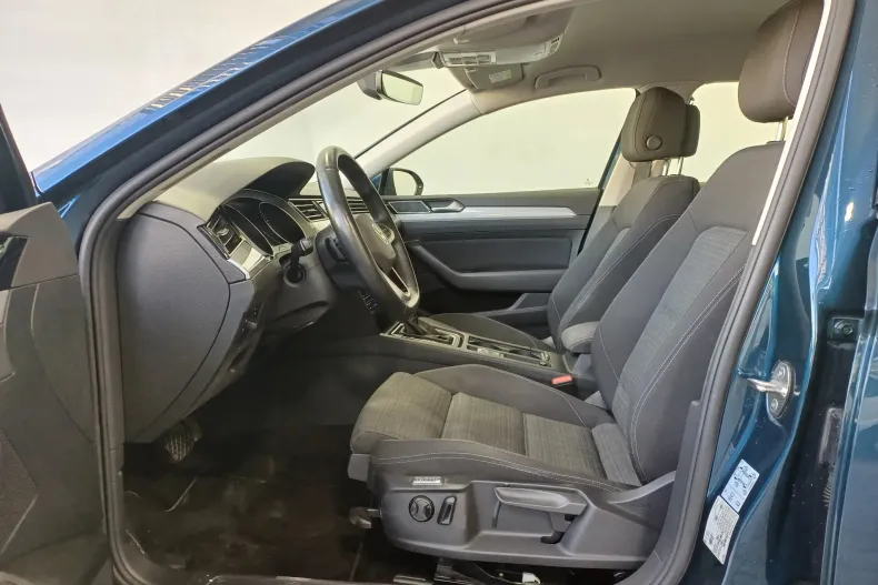 Volkswagen Passat din 2021 cu 72.281 km - oferta VOL248776 - foto 5