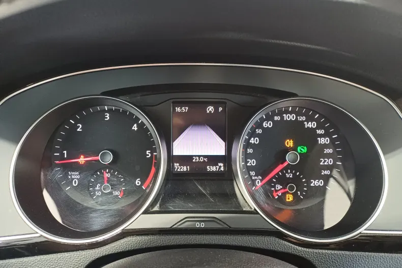 Volkswagen Passat din 2021 cu 72.281 km - oferta VOL248776 - foto 12