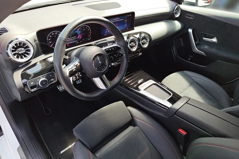 Mercedes-Benz CLA 180 (Clasa CLA) din 2025 cu 22.871 km - oferta MER248778 - foto 5