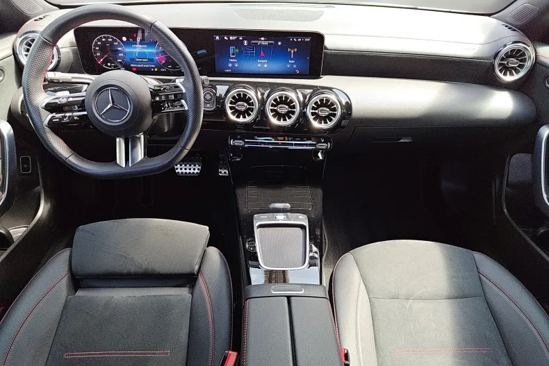 Mercedes-Benz CLA 180 (Clasa CLA) din 2025 cu 22.871 km - oferta MER248778 - foto 7