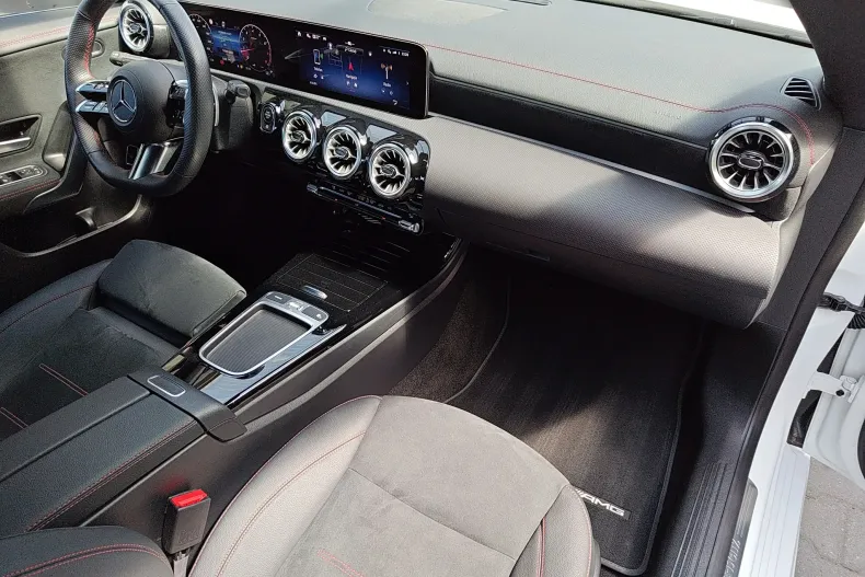 Mercedes-Benz CLA 180 (Clasa CLA) din 2025 cu 22.871 km - oferta MER248778 - foto 8