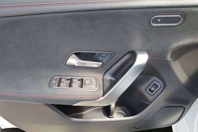 Mercedes-Benz CLA 180 (Clasa CLA) din 2025 cu 22.871 km - oferta MER248778 - foto 15